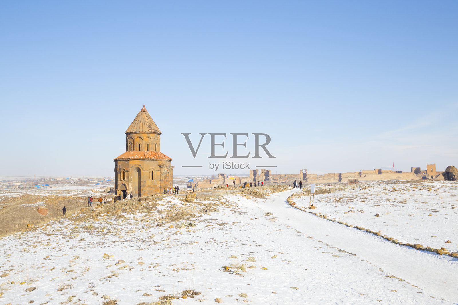 土耳其卡尔斯- 01/28/2019:阿尼废墟，阿尼是位于土耳其卡尔斯省的一个废墟和无人居住的中世纪亚美尼亚城市遗址照片摄影图片