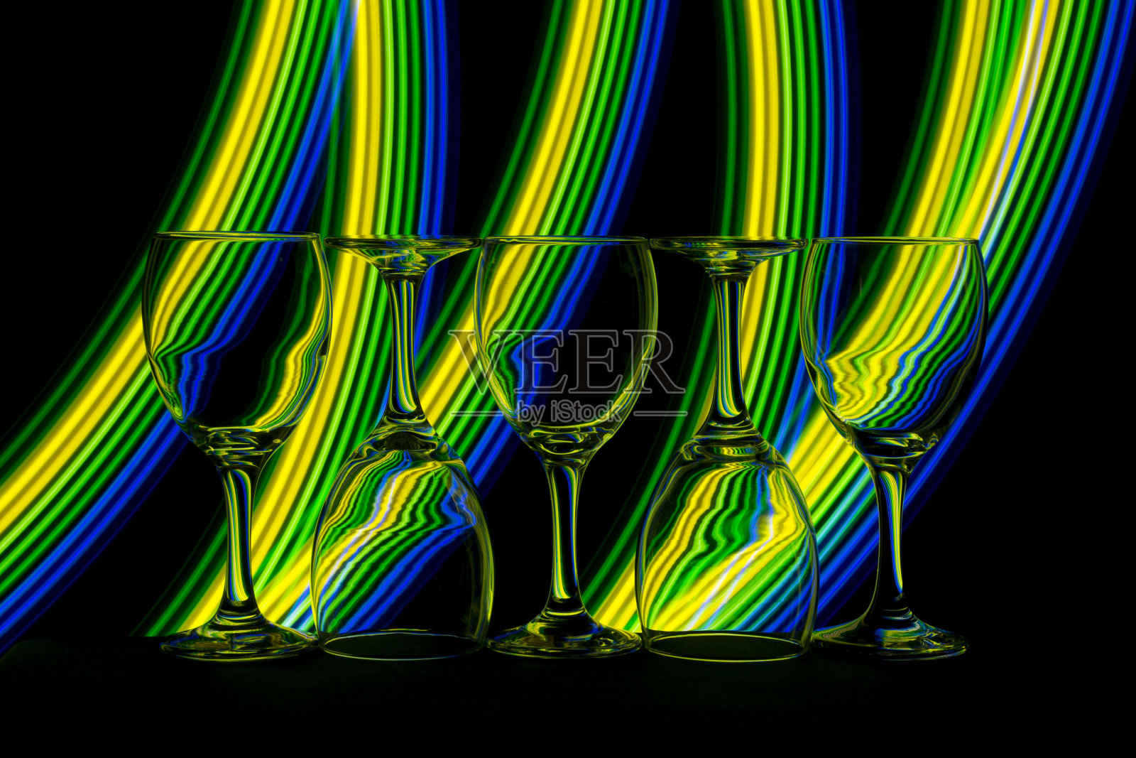 三个酒杯照片摄影图片