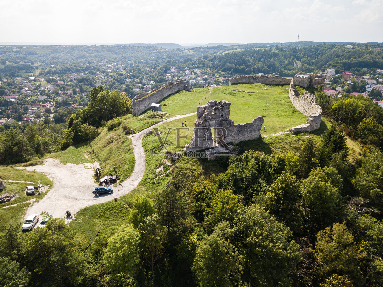 乌克兰著名的地标:乌克兰Ternopil地区克雷门涅茨古城堡废墟的夏季航拍图照片摄影图片