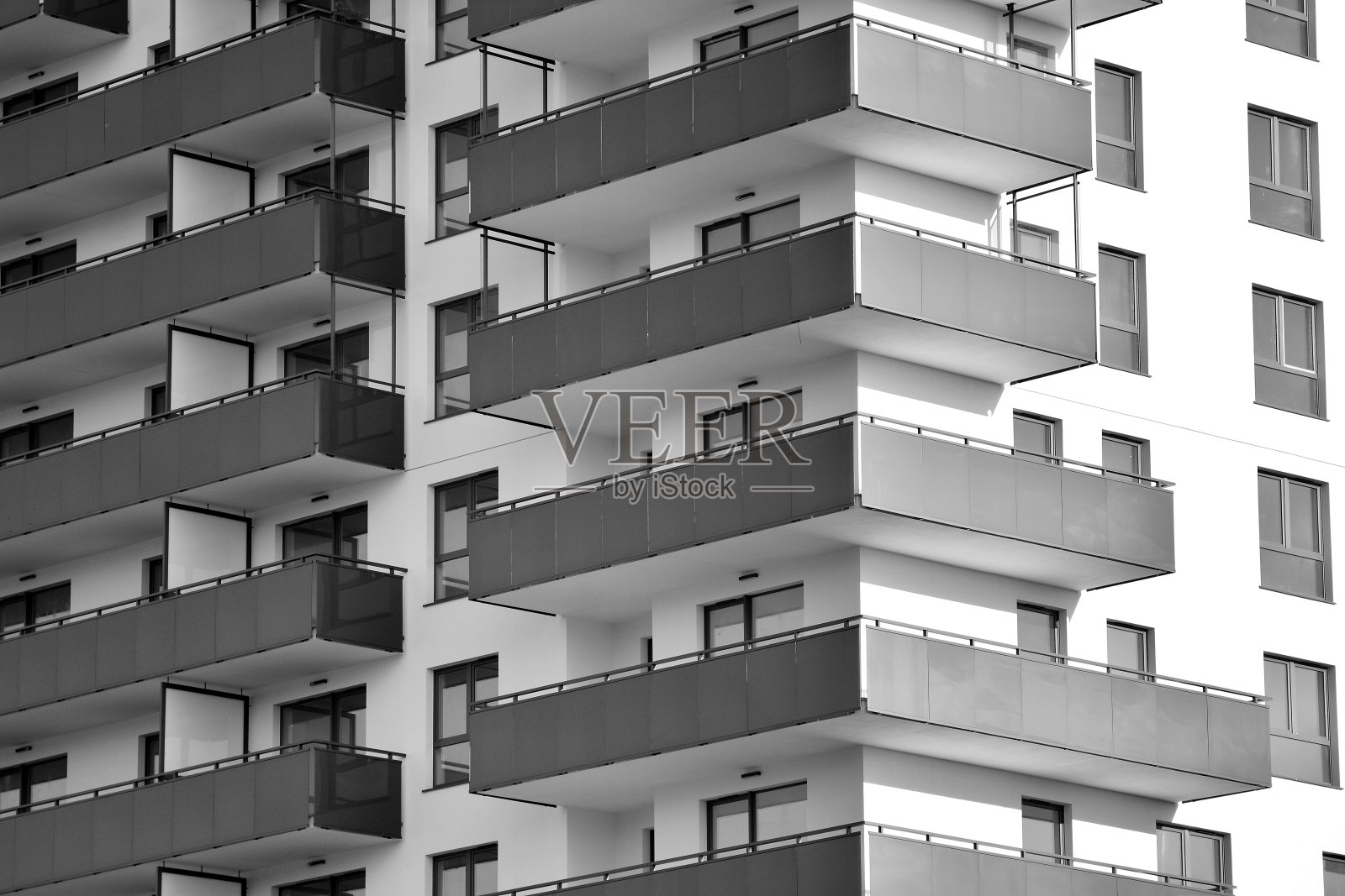 现代公寓楼的立面。黑色和白色。照片摄影图片