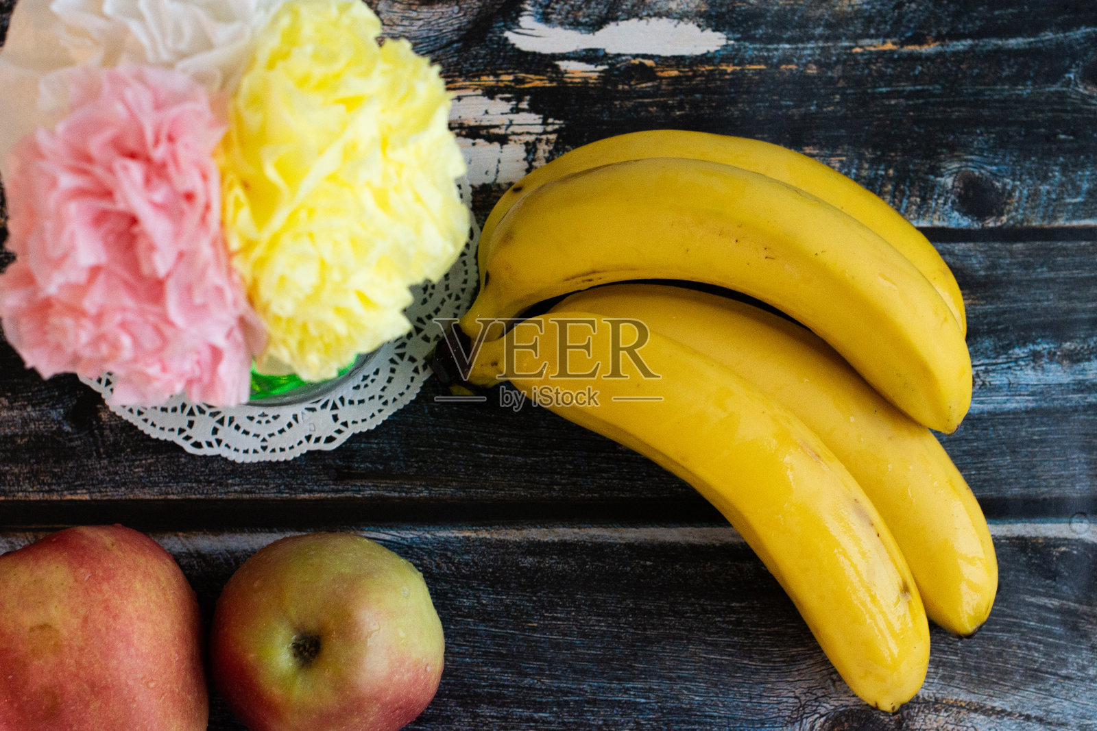 桌上的开胃香蕉照片摄影图片