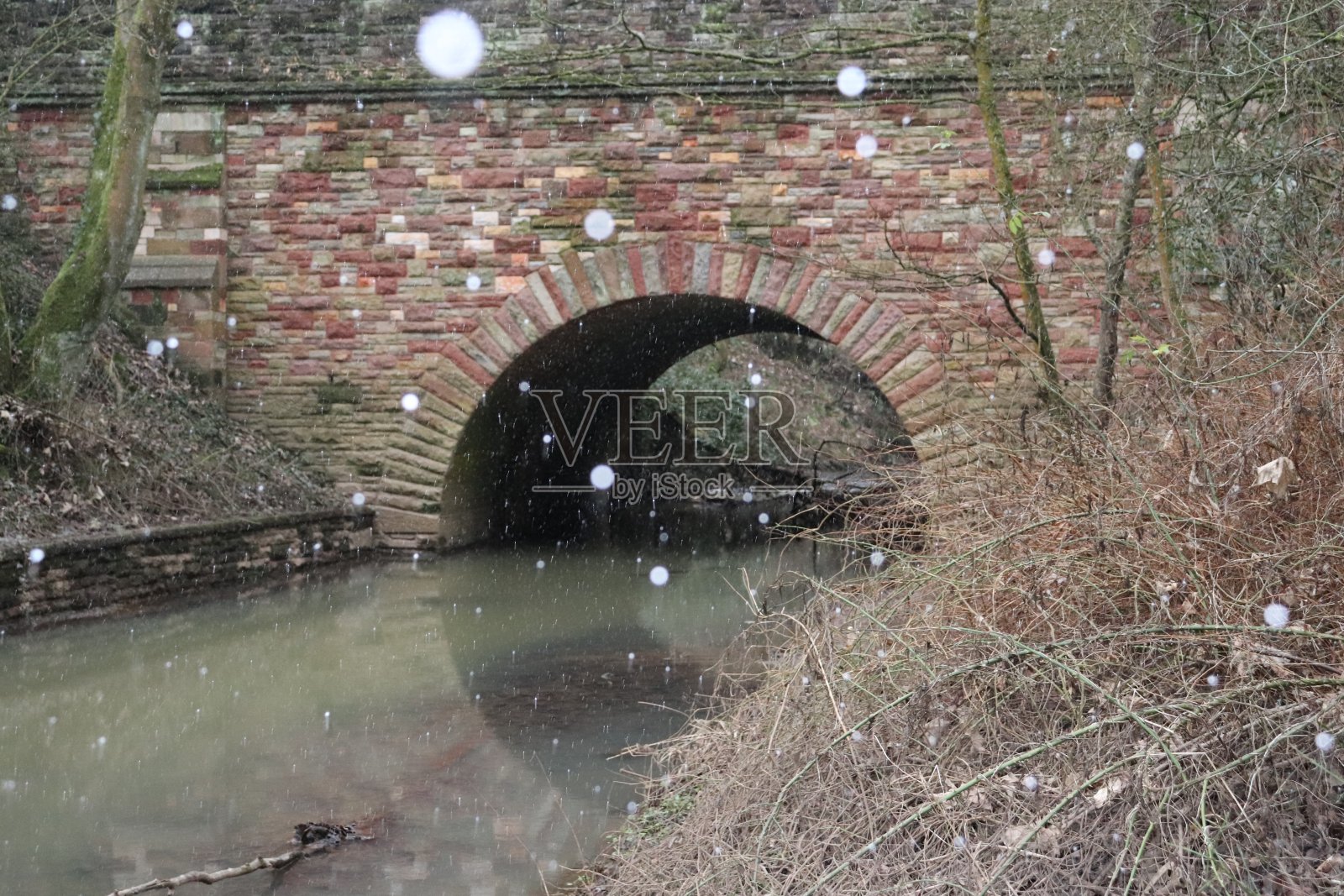 英国的河流，桥梁，乡村照片摄影图片