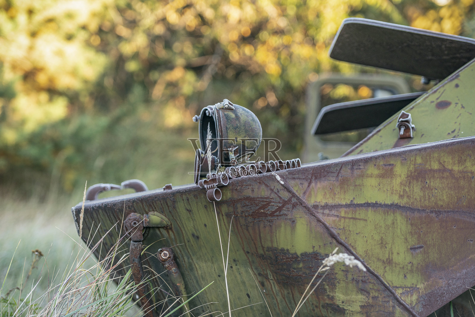 废弃的放射性军用装甲车参与了此次事故的清理。照片摄影图片