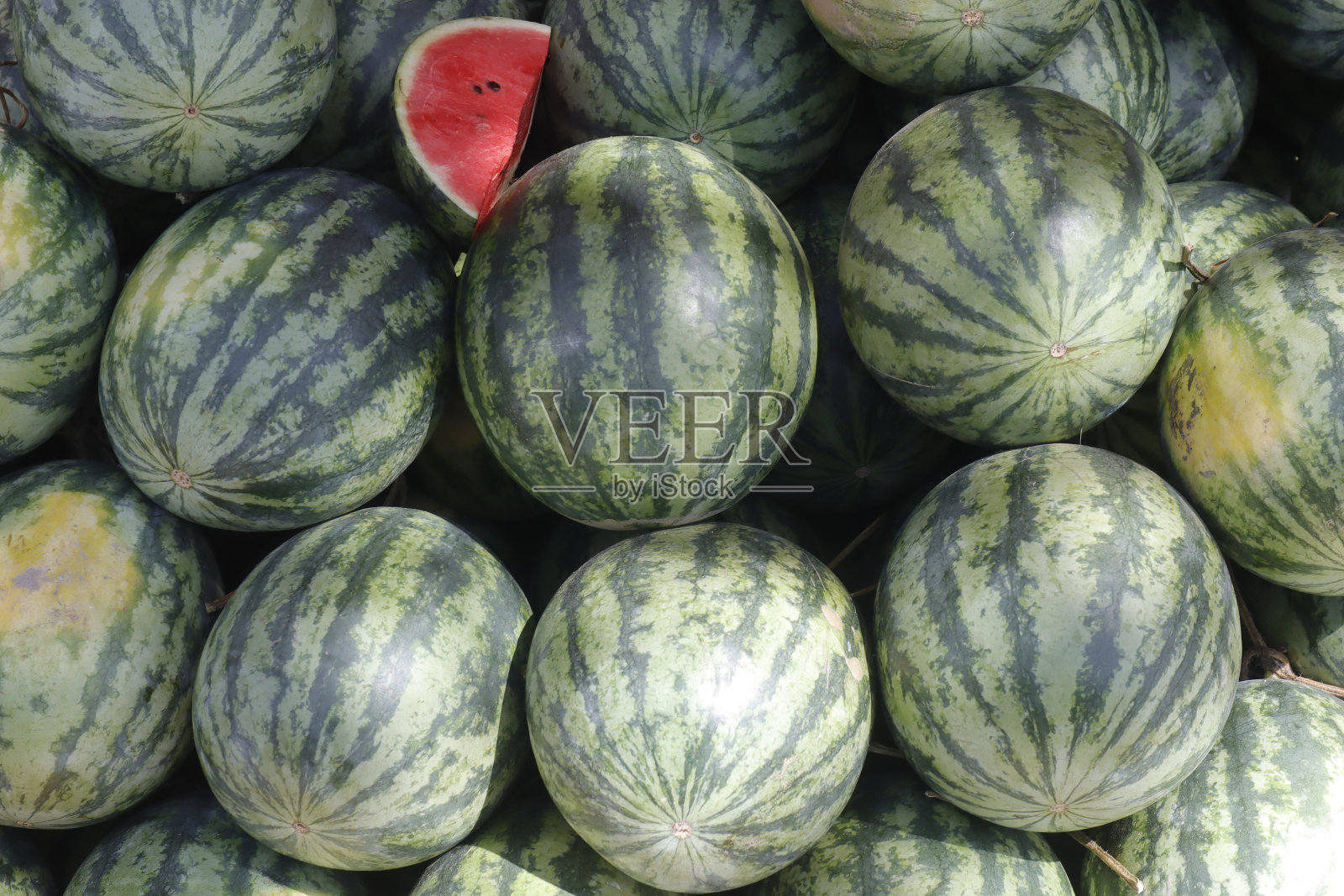 市场上卖西瓜照片摄影图片