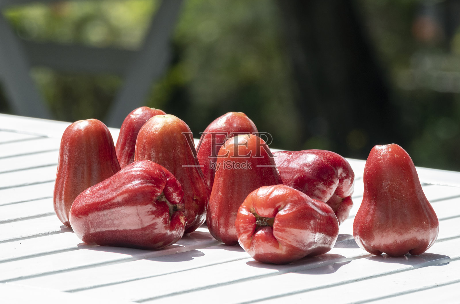 Roseapple餐桌上照片摄影图片