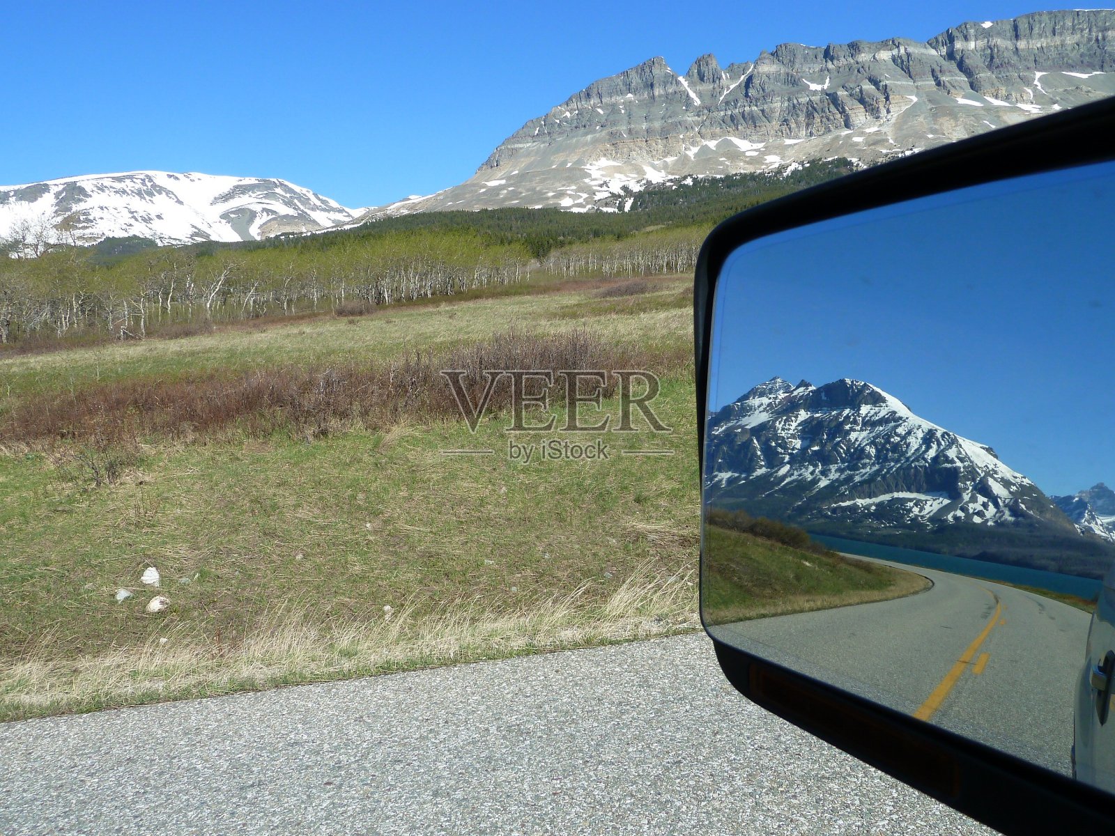 山的倒影，远近皆有照片摄影图片