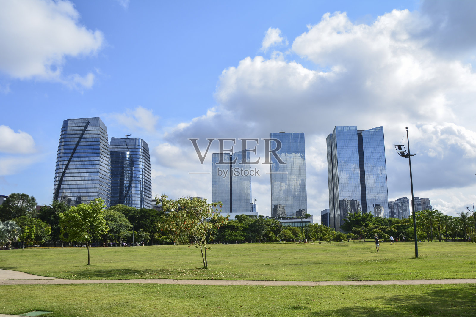 圣保罗的现代建筑，从Parque do Povo观看照片摄影图片