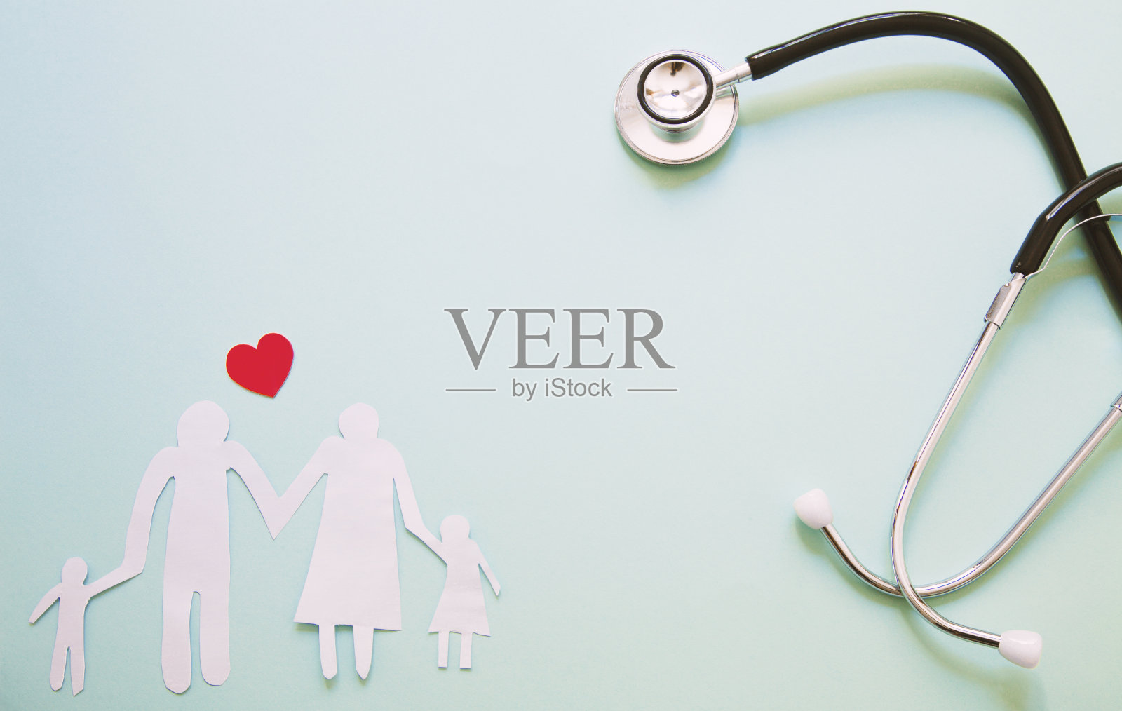 家庭健康的概念。听诊器孤立，蓝色背景照片摄影图片