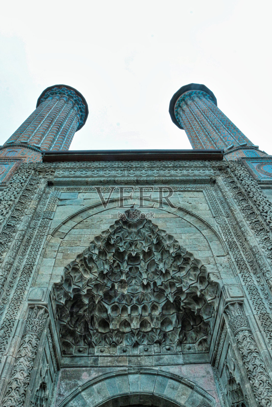 埃尔祖鲁姆伊斯兰学校的双尖塔照片摄影图片