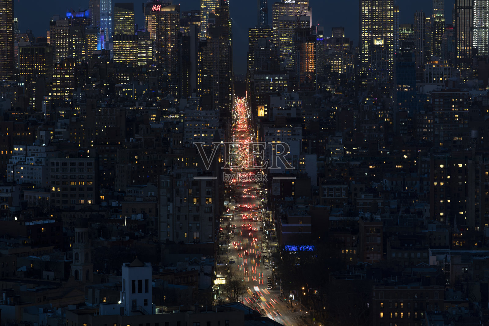 城市大道晚上照片摄影图片