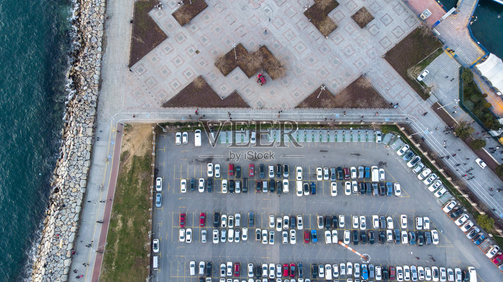 在kadıköy伊斯坦布尔一个完整的停车场鸟瞰图照片摄影图片