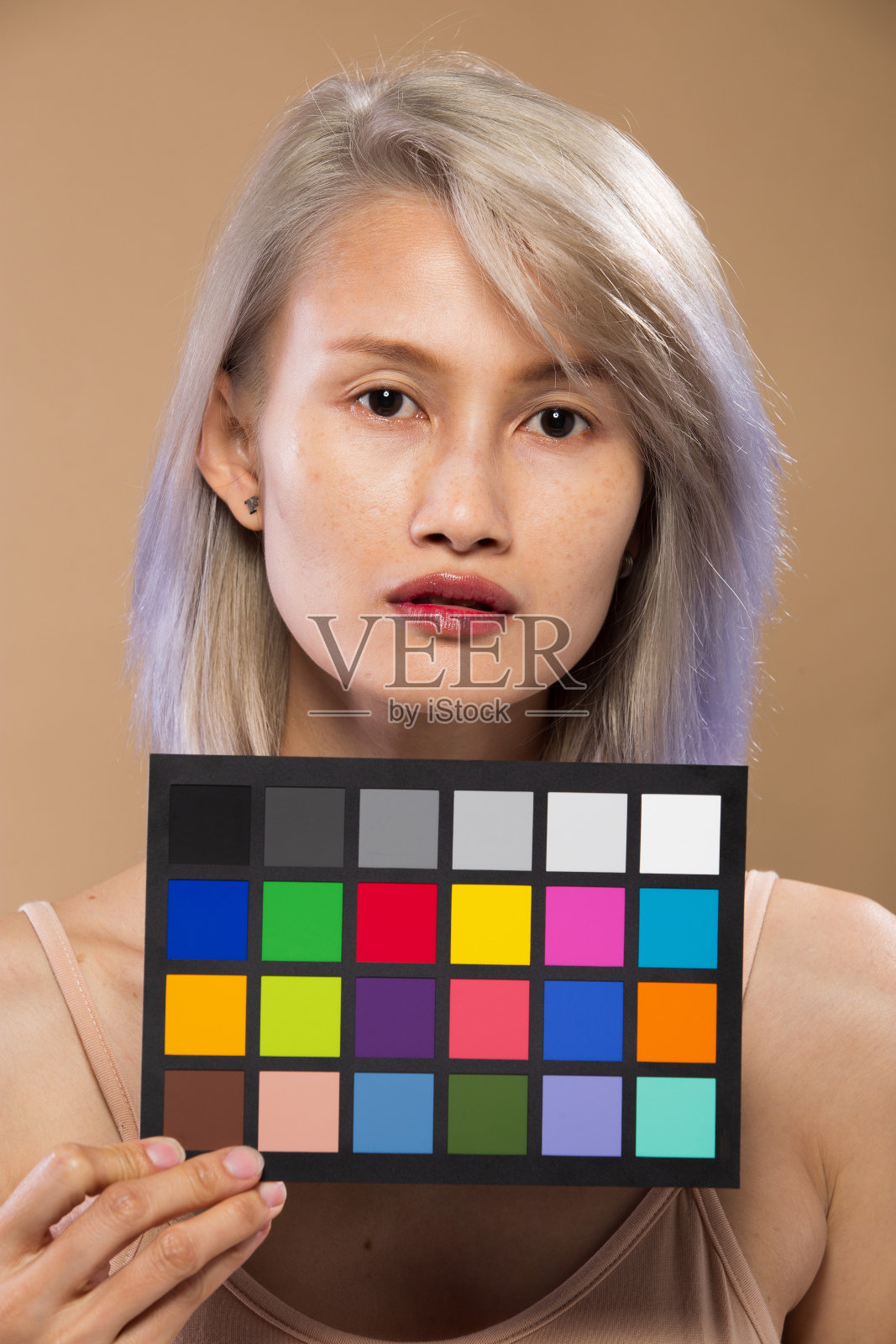 亚洲女性在化妆前的发型照片摄影图片