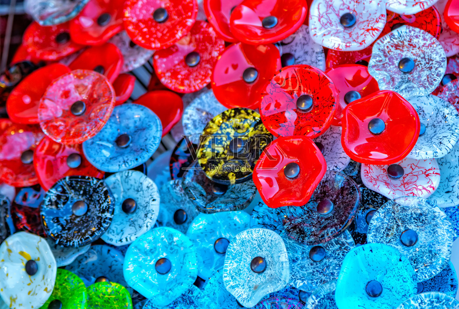 一束彩色的人造玻璃花照片摄影图片