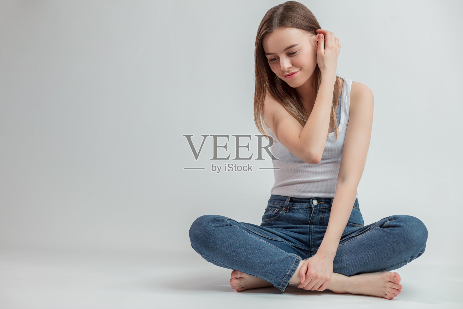 害羞美丽的女性潮人照片摄影图片