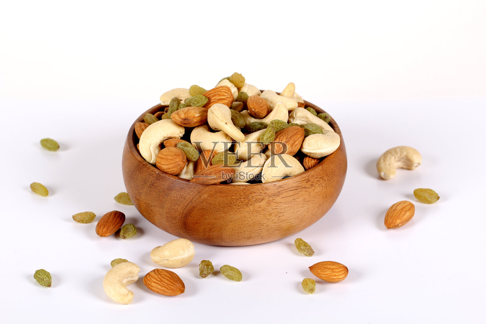 各种坚果，白果，干果，混合坚果，杏仁，腰果，葡萄干照片摄影图片