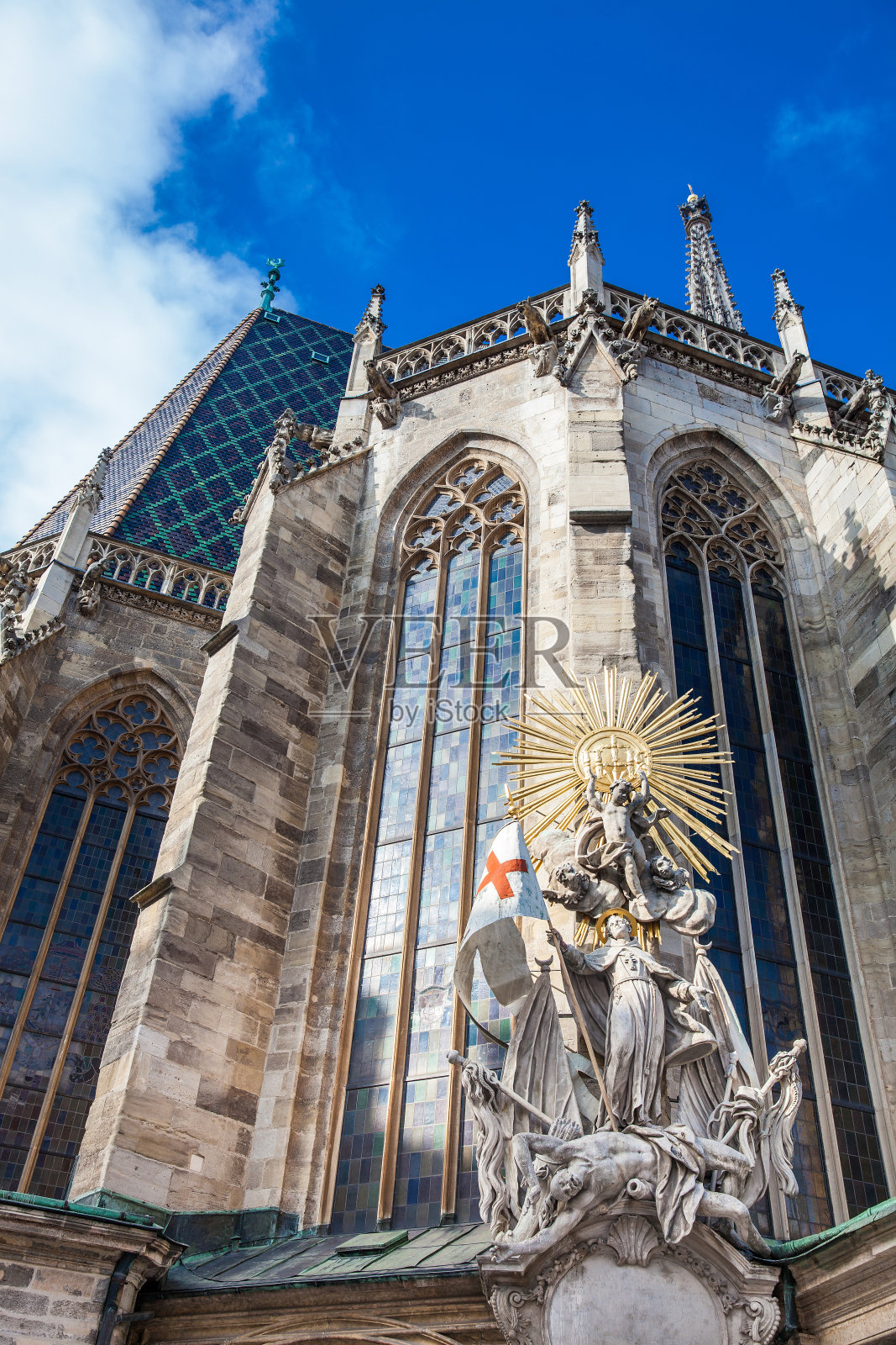 美丽而古老的圣斯蒂芬大教堂建于1160年，位于维也纳的斯蒂芬广场照片摄影图片