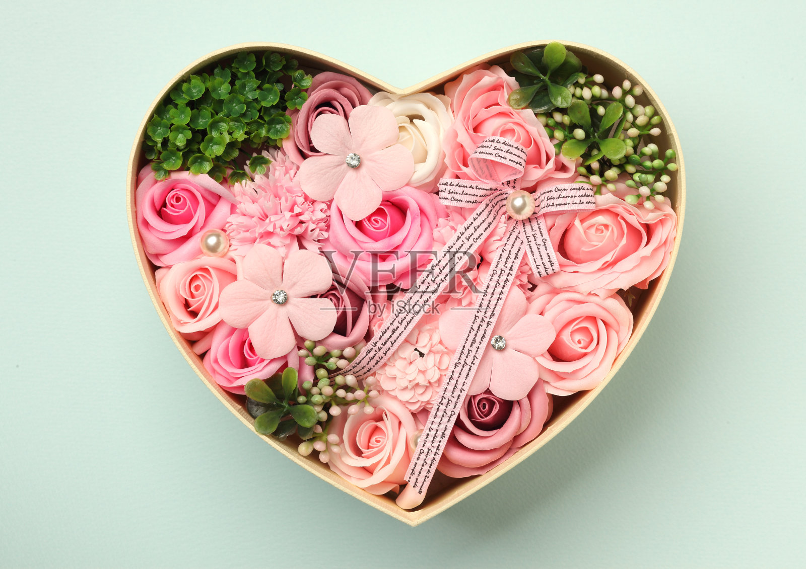 玫瑰肥皂花礼盒照片摄影图片