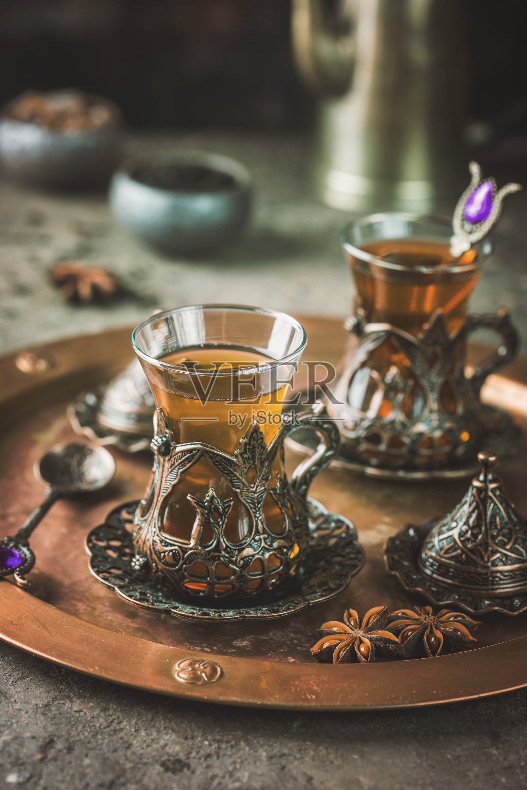 传统玻璃杯中的土耳其茶照片摄影图片