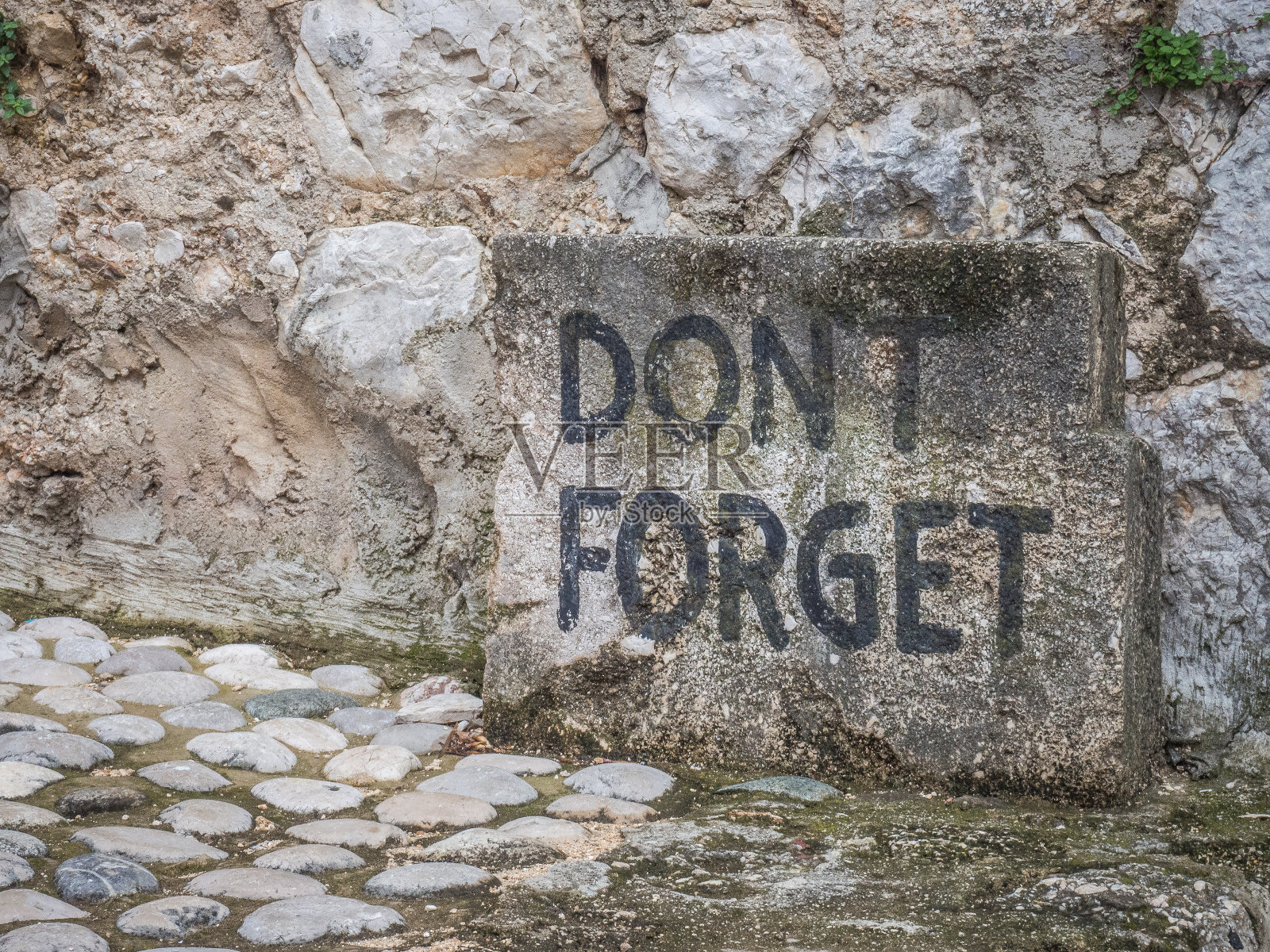 波斯尼亚和黑塞哥维那莫斯塔尔市的纪念碑“DonÅ¥遗忘”照片摄影图片