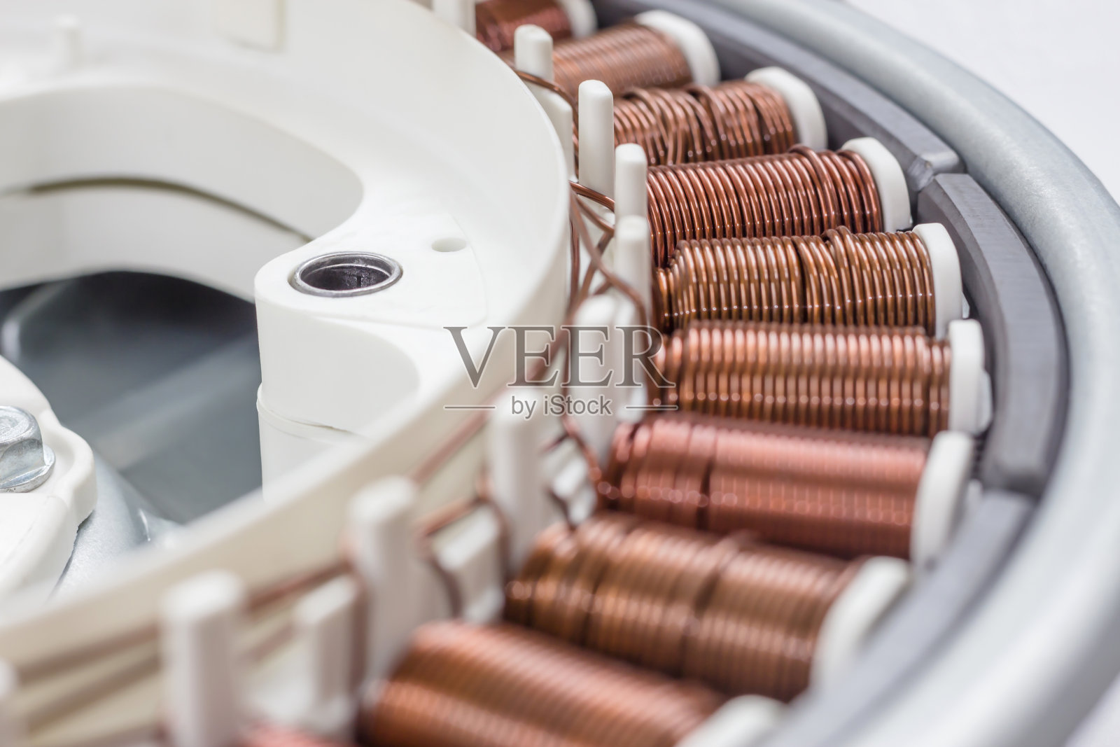 电动洗衣机的细节近距离展示。线圈照片摄影图片