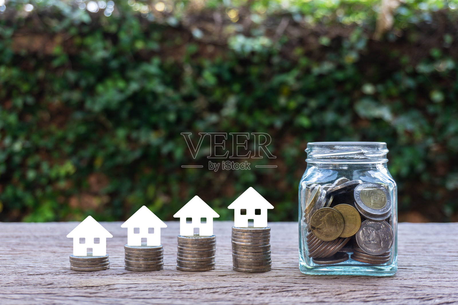 住房贷款/储蓄资金为资产再融资的概念。照片摄影图片