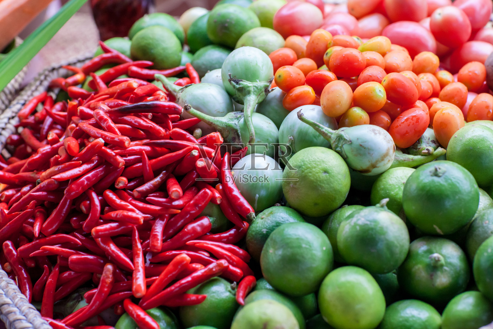 这道菜混合了许多泰国菜，尤其是青木汤。照片摄影图片