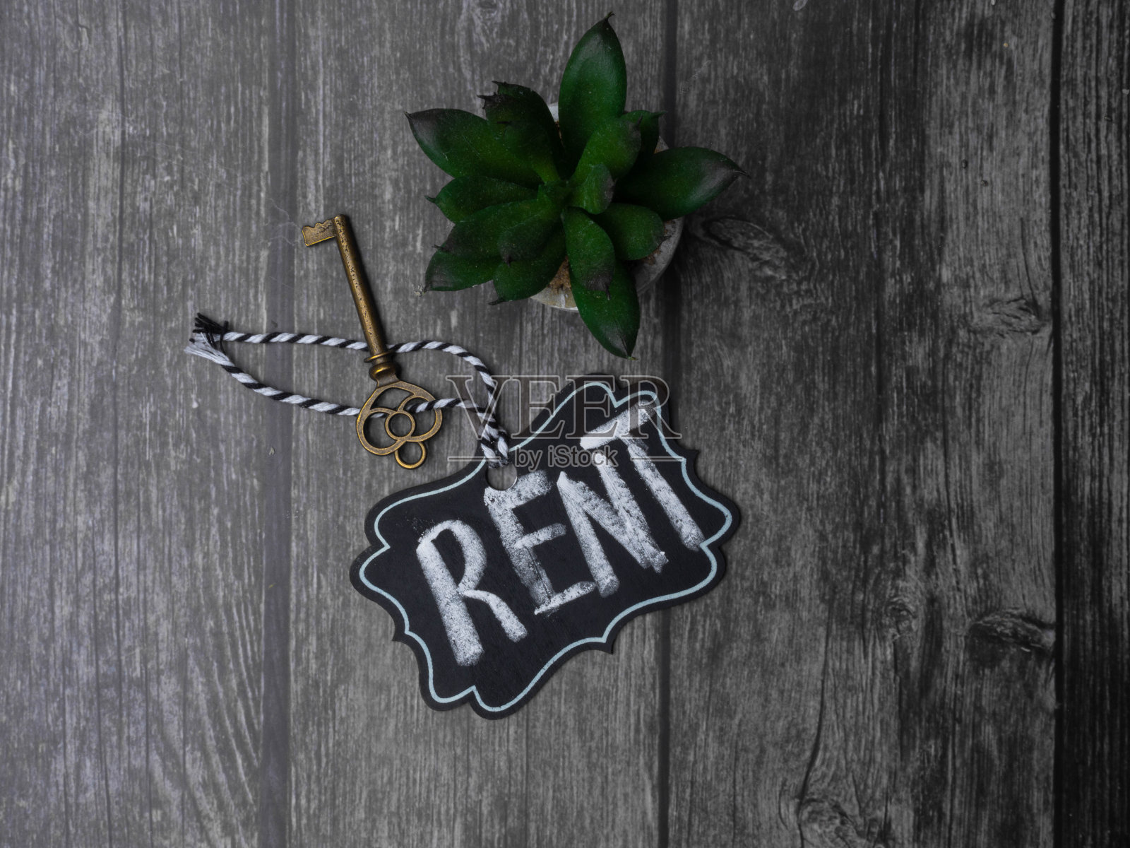 生活教练概念-关键站在一个木制的背景-网页横幅与空白，复制空间照片摄影图片