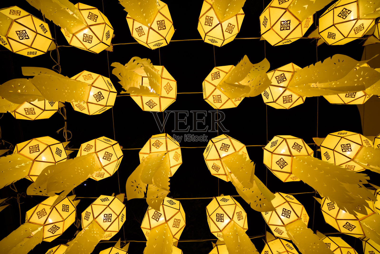 腊通节，元宵节或怡鹏节(泰国北部新年)，清迈，泰国照片摄影图片