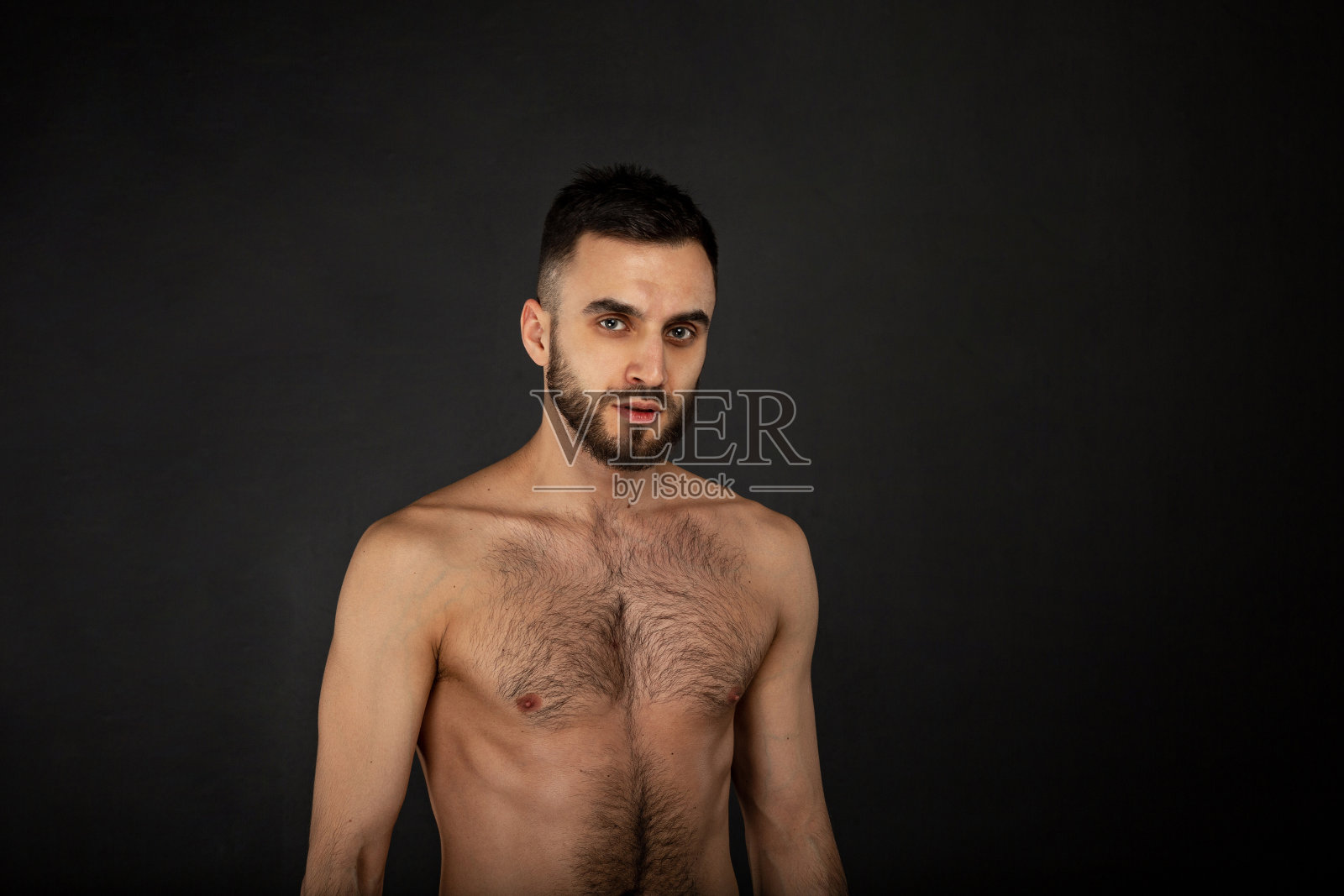 肖像与复制空间有吸引力，男子气概，严厉，运动男子照片摄影图片