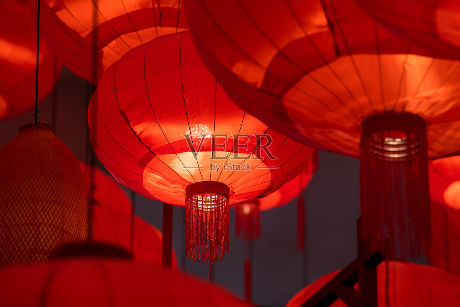 大红灯笼高高挂照片摄影图片