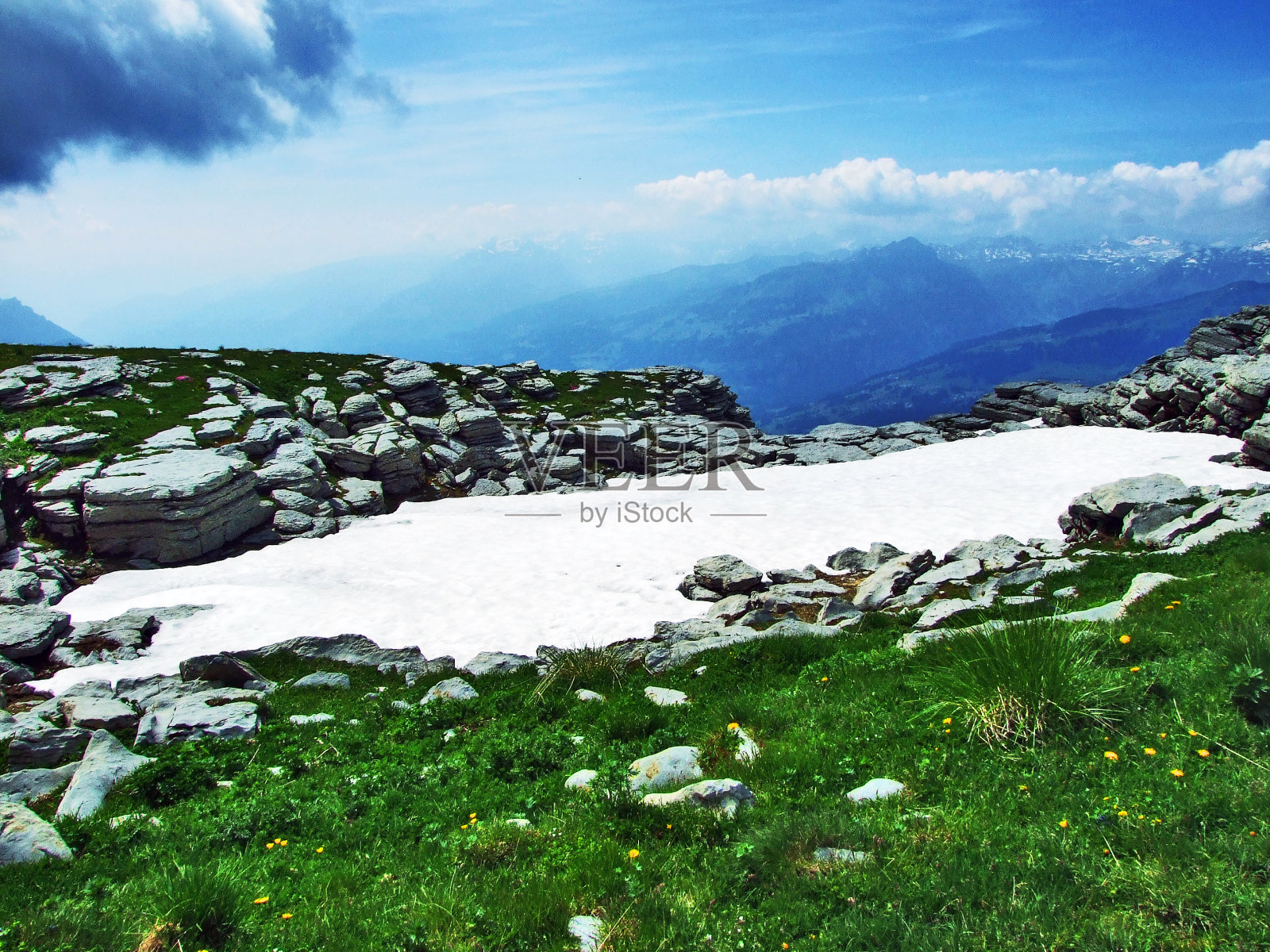 阿尔卑斯峰Chäserrugg在Churfirsten山脉，托根堡地区和瓦伦泽湖之间照片摄影图片