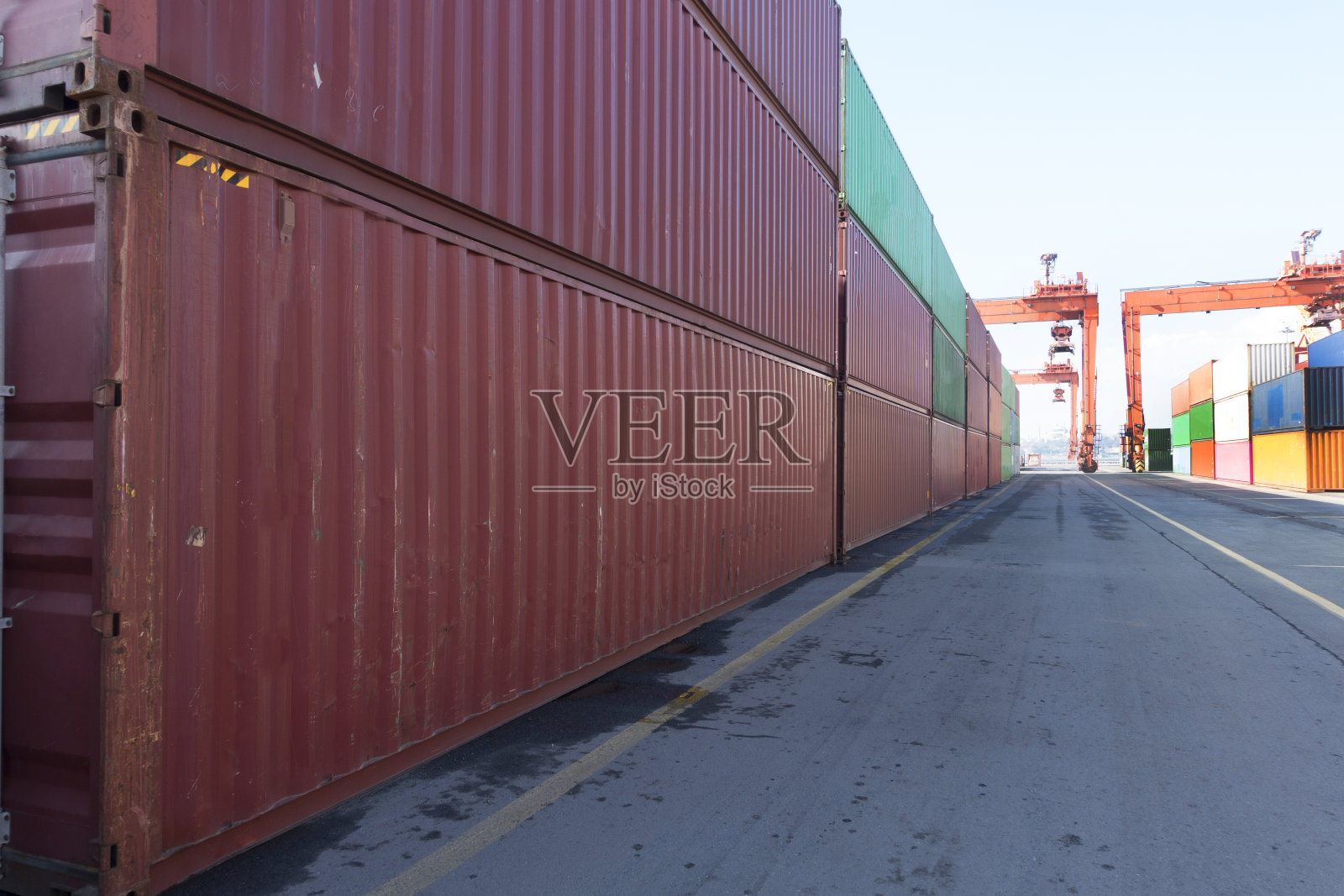 用于物流进出口业务的工业集装箱堆场照片摄影图片