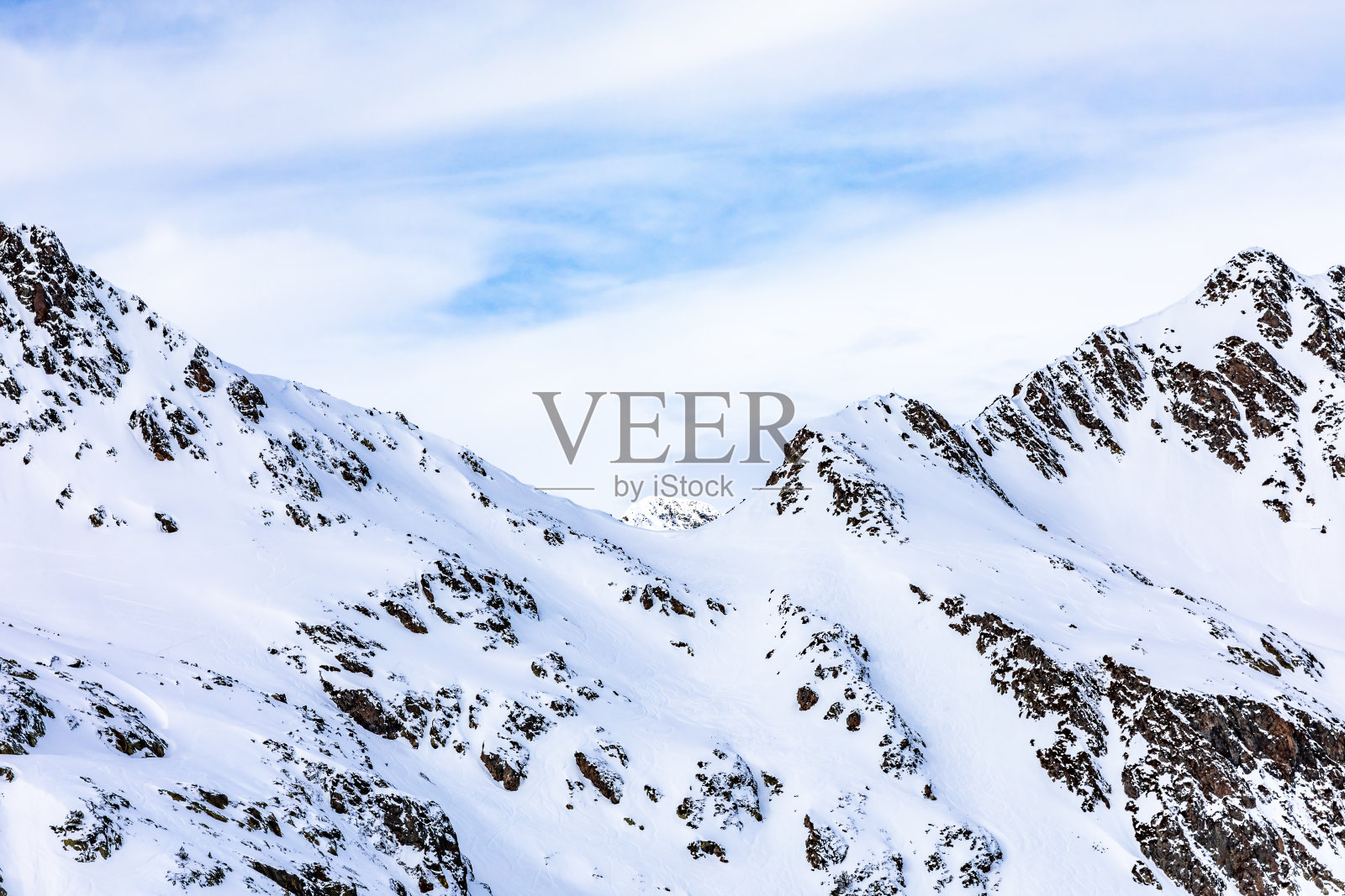 日出在高山雪景照片摄影图片