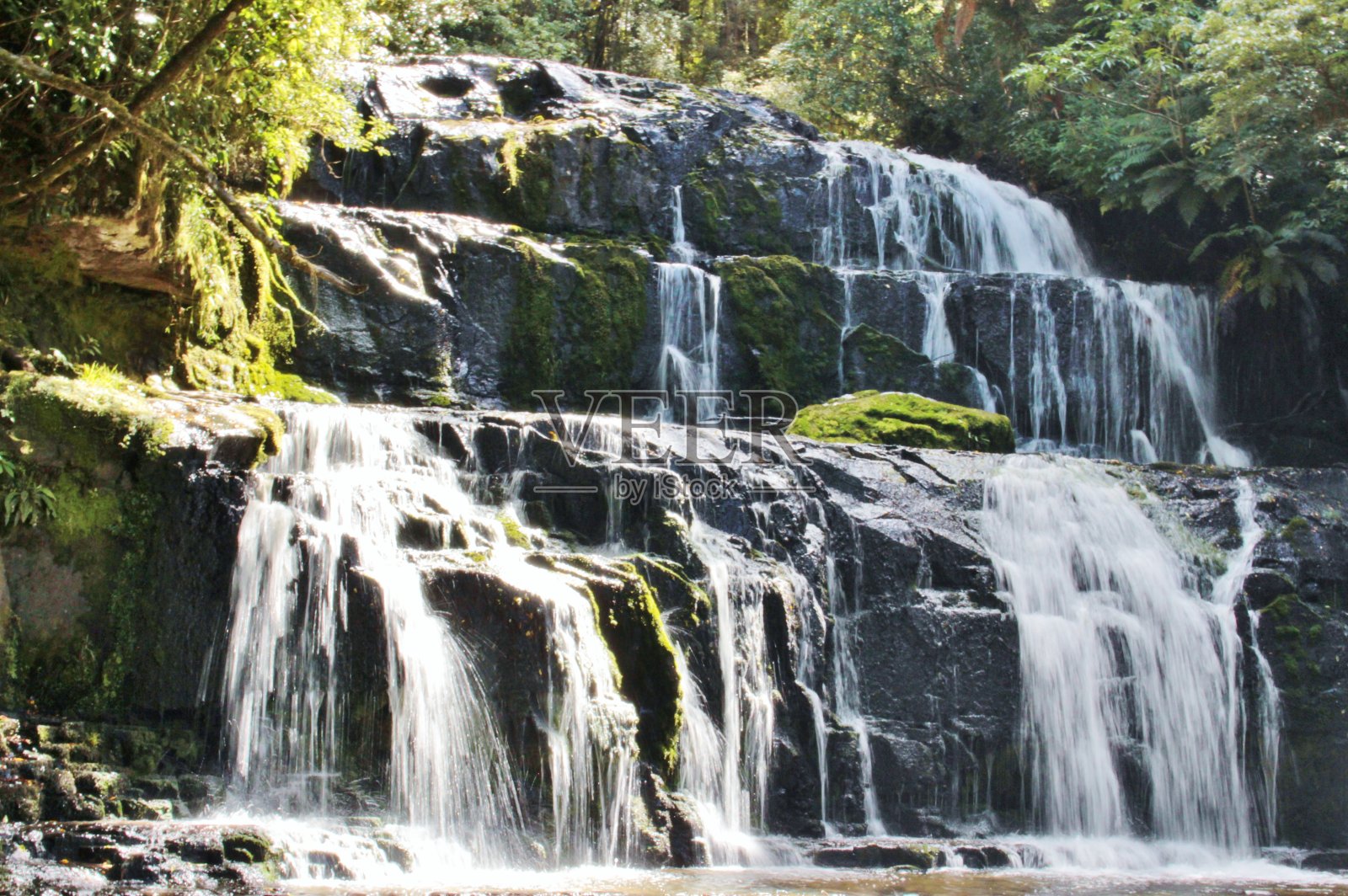 新西兰卡特林的普拉卡努伊瀑布照片摄影图片