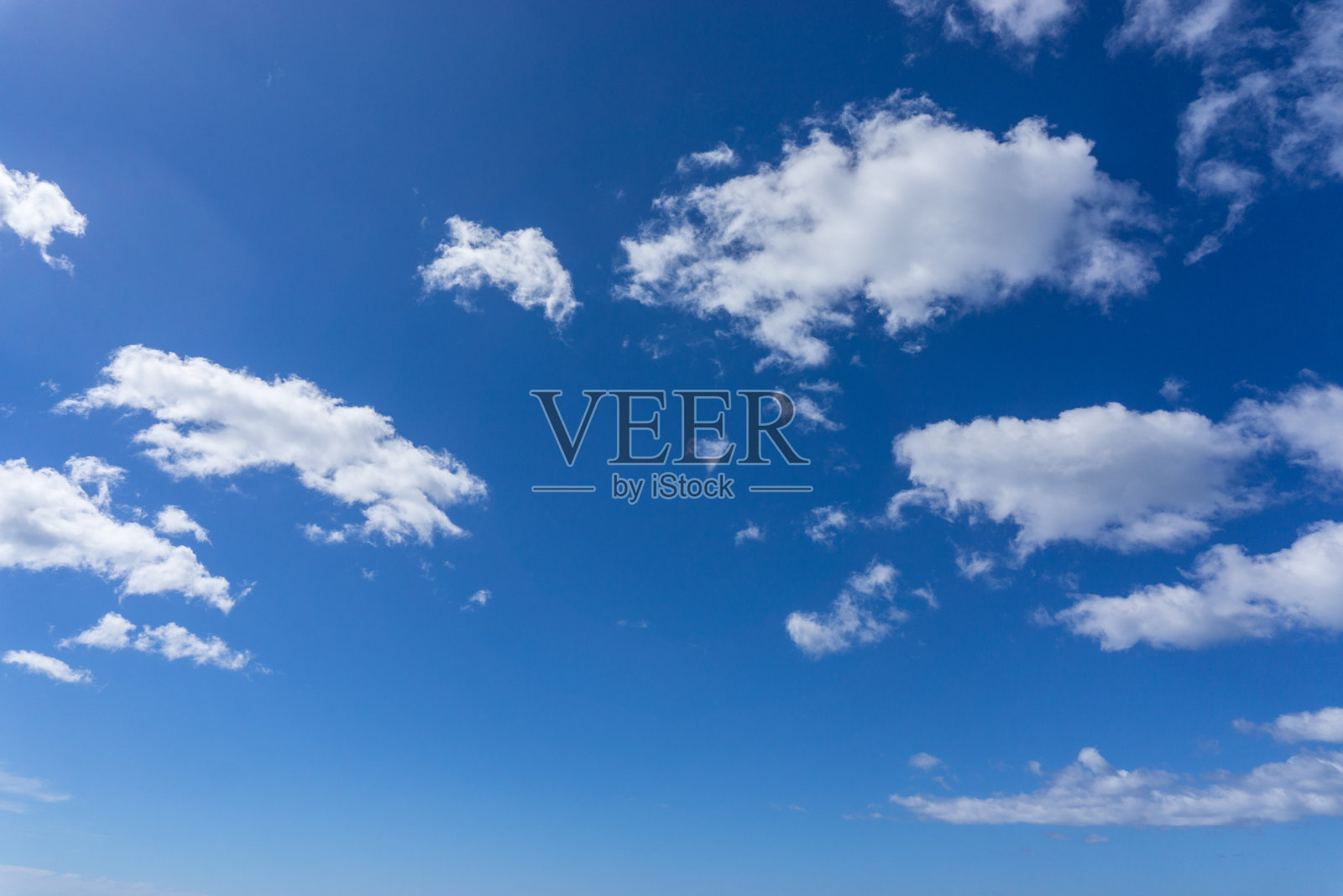 完美的蓝色的天空照片摄影图片