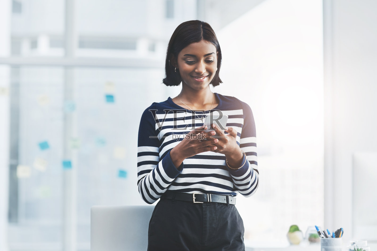 听到你的声音总是很高兴照片摄影图片