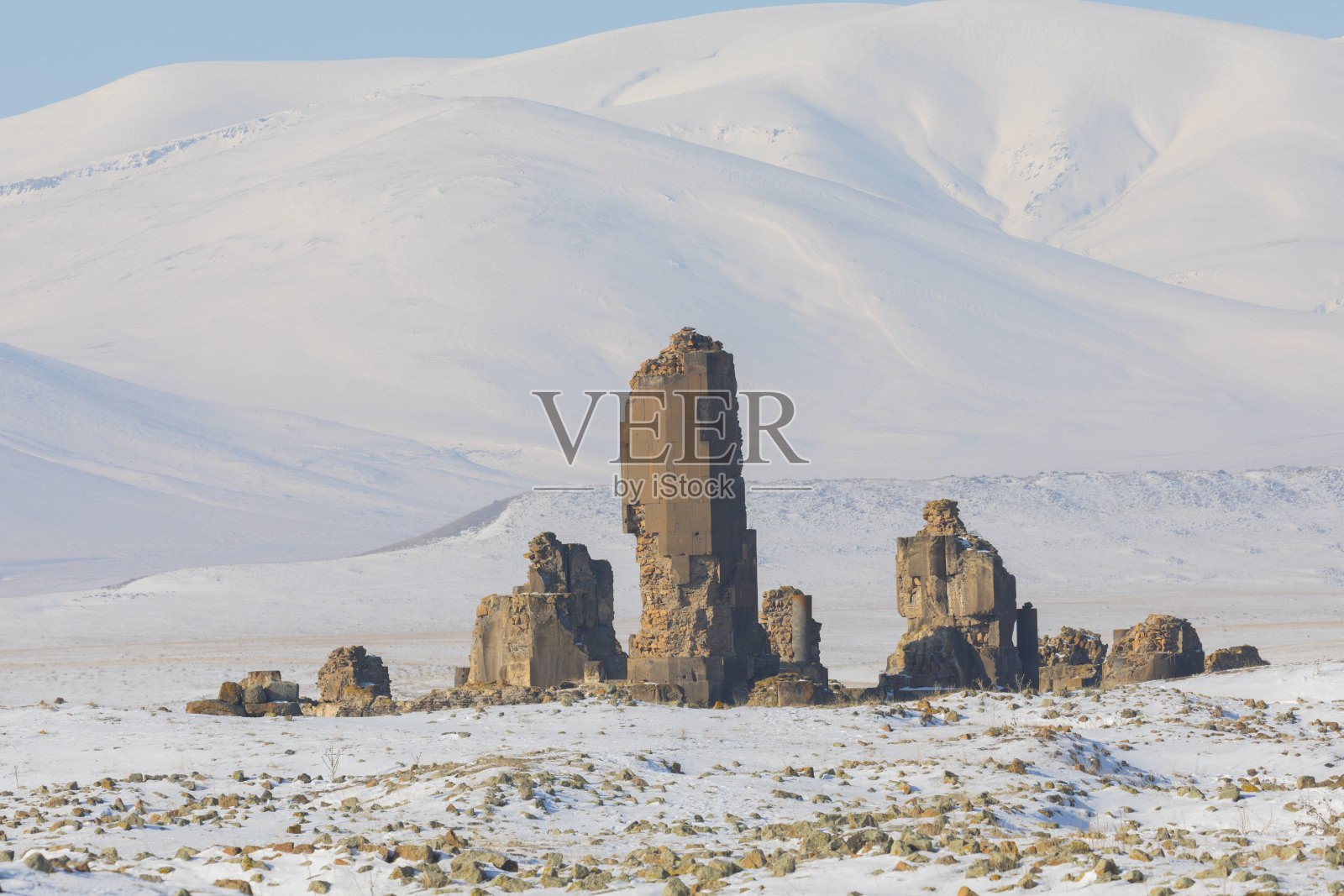 冬季拉雪橇的马——卡尔斯-阿达汗的西迪尔湖照片摄影图片