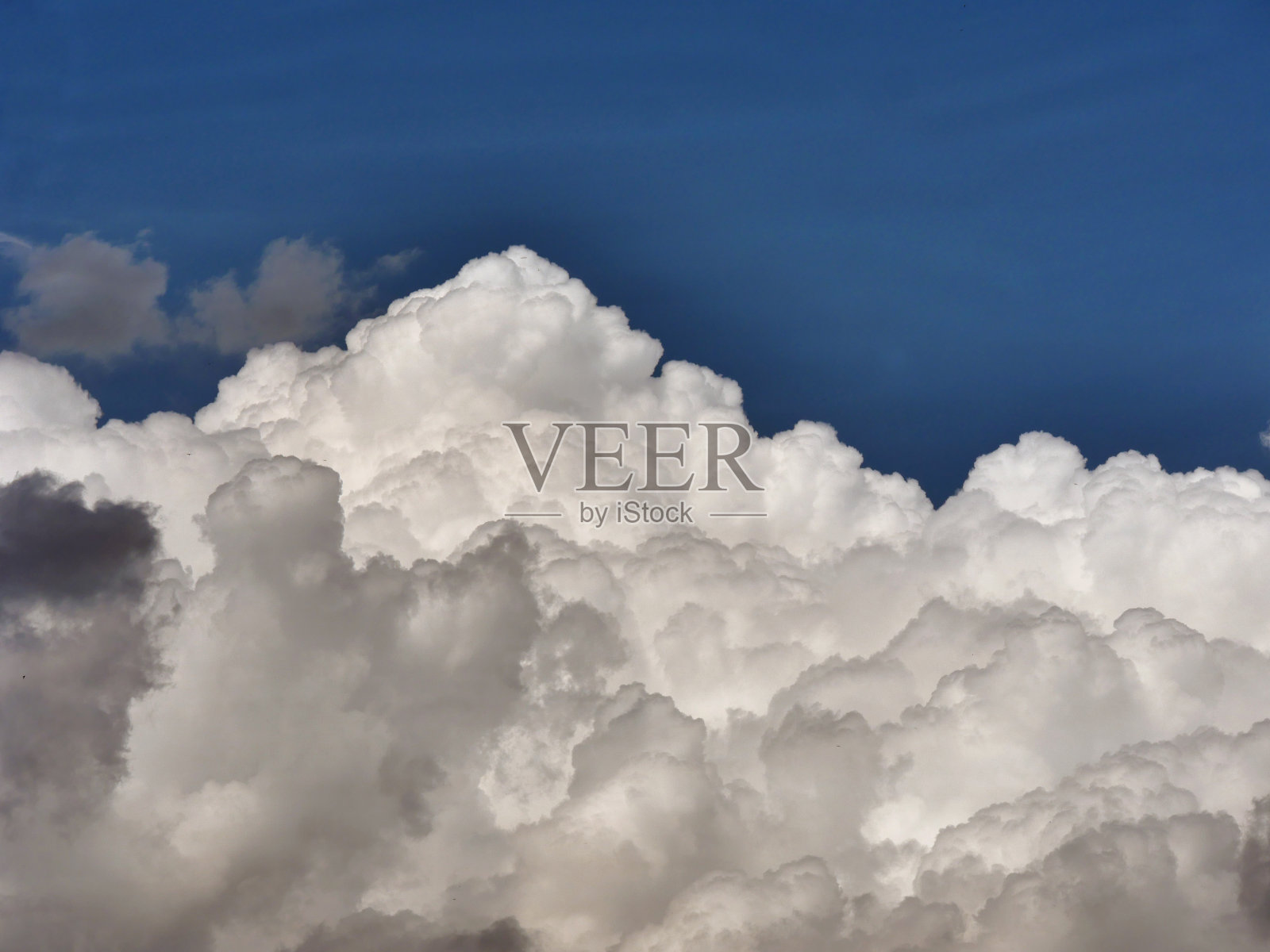 大云放大照片摄影图片