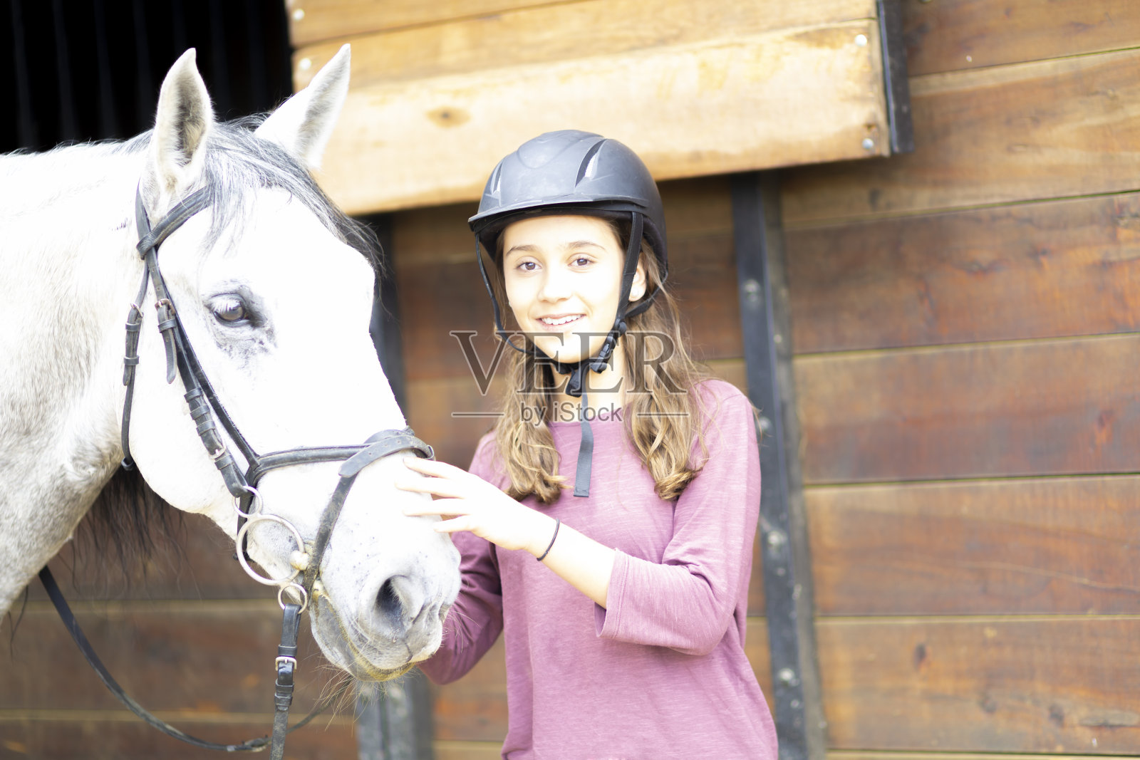 美丽的少年骑马照片摄影图片