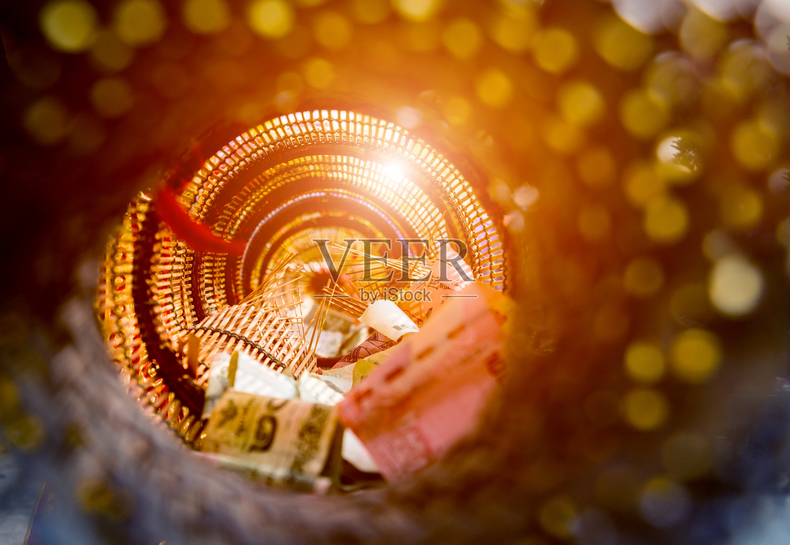 佛教的象征。亚洲东南部。泰国佛教寺庙的细节。照片摄影图片