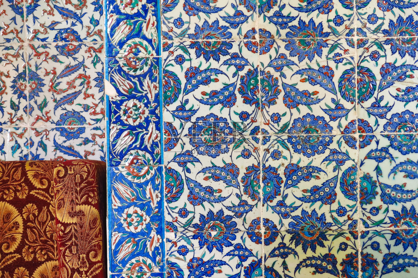 古代手工制作的土耳其-奥斯曼瓷砖照片摄影图片