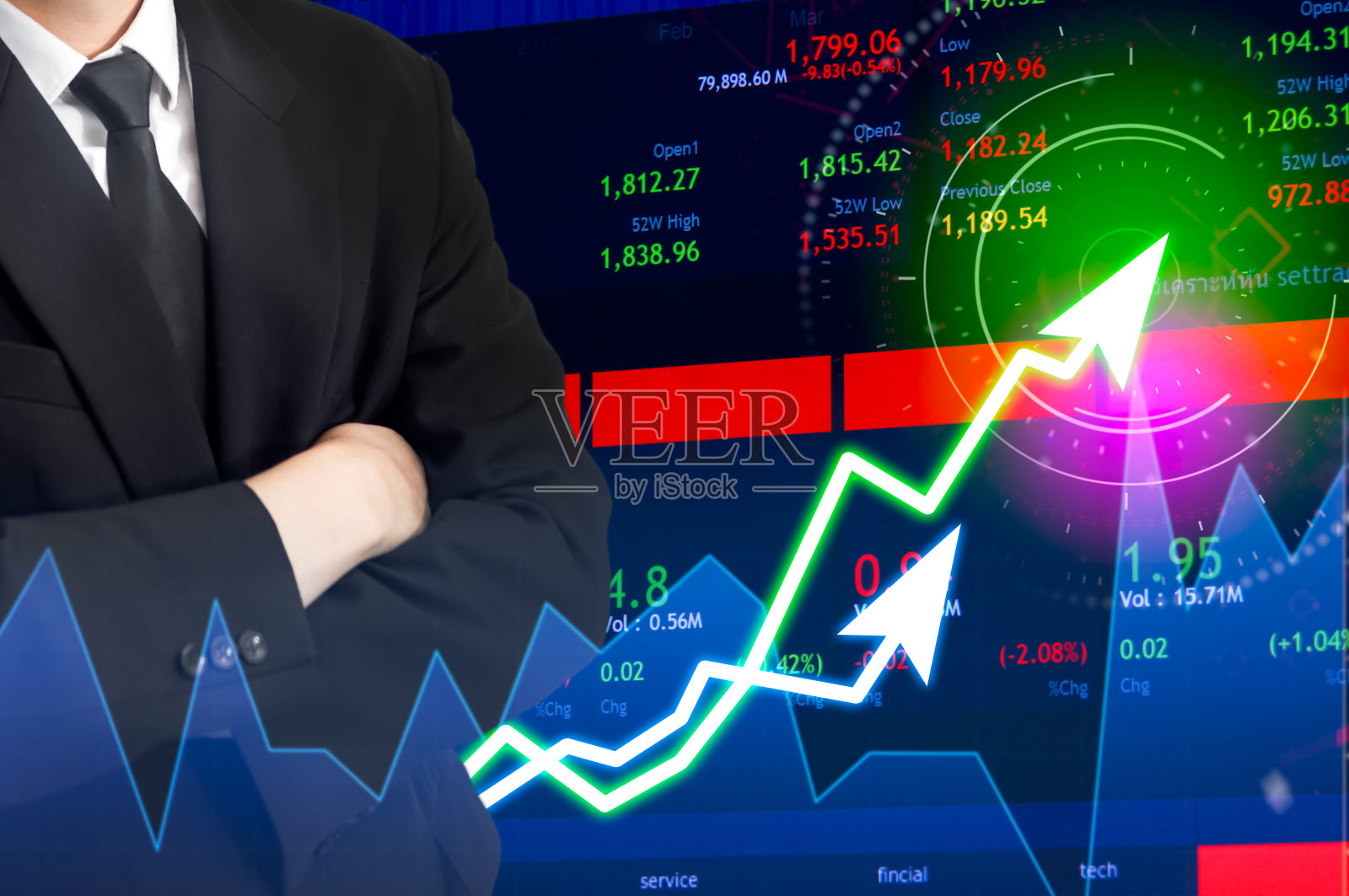 在抽象模糊图片上显示交易图，业务图和投资期货市场的交易监测，应用程序界面是交易股票，货币。股票经纪人的工具。照片摄影图片