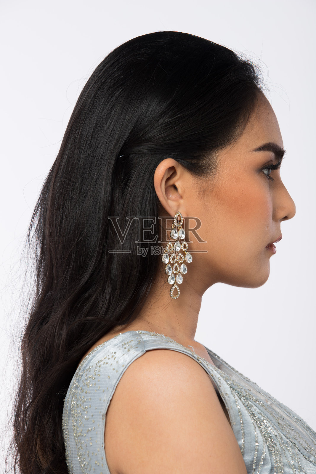 亚洲女人化妆后的发型照片摄影图片