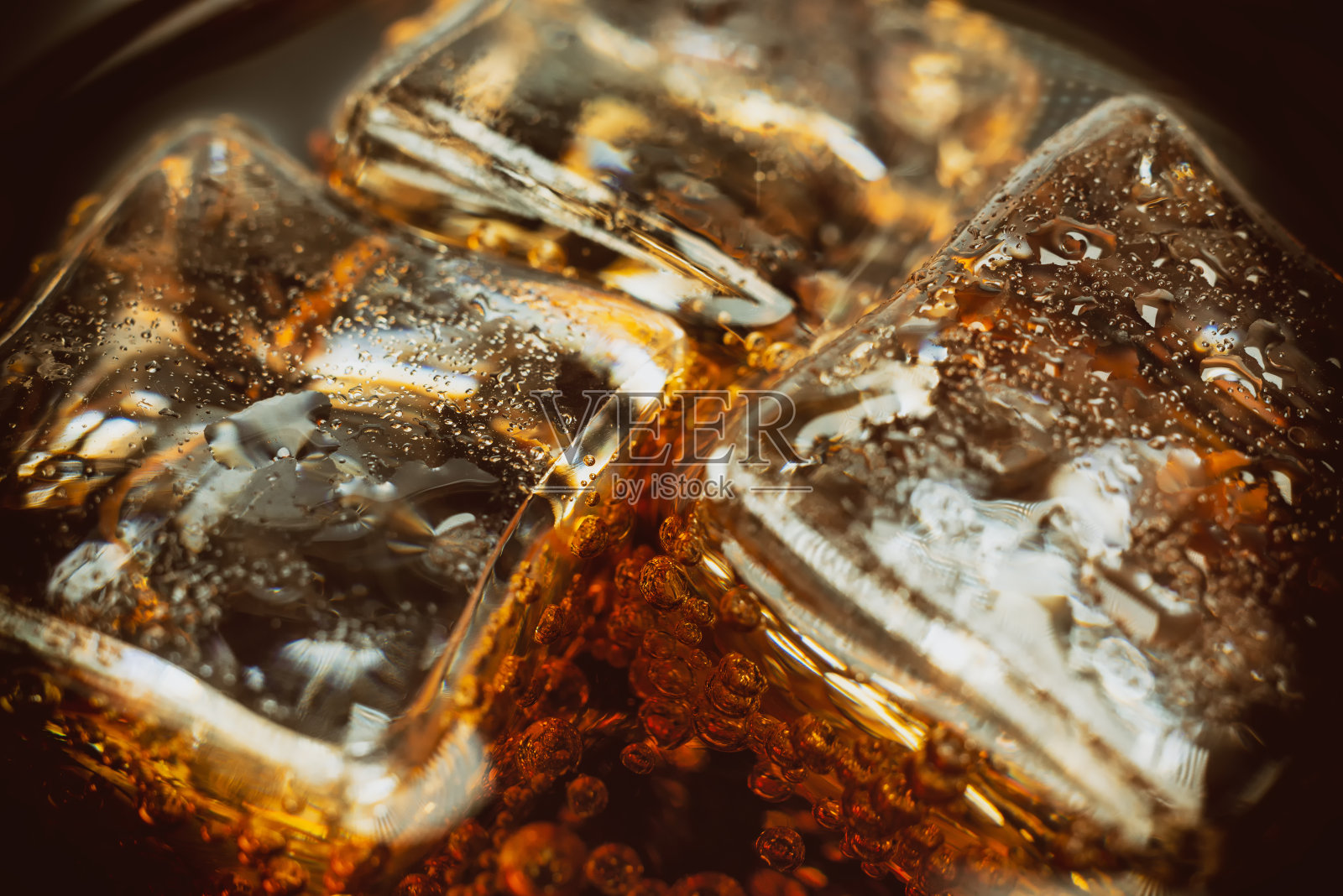 饮料里的冰块照片摄影图片