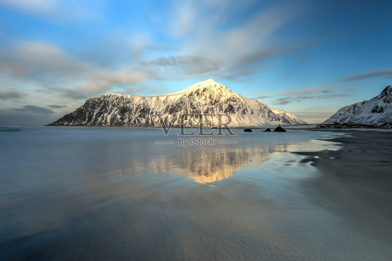 挪威罗浮敦群岛斯卡桑登海滩照片摄影图片