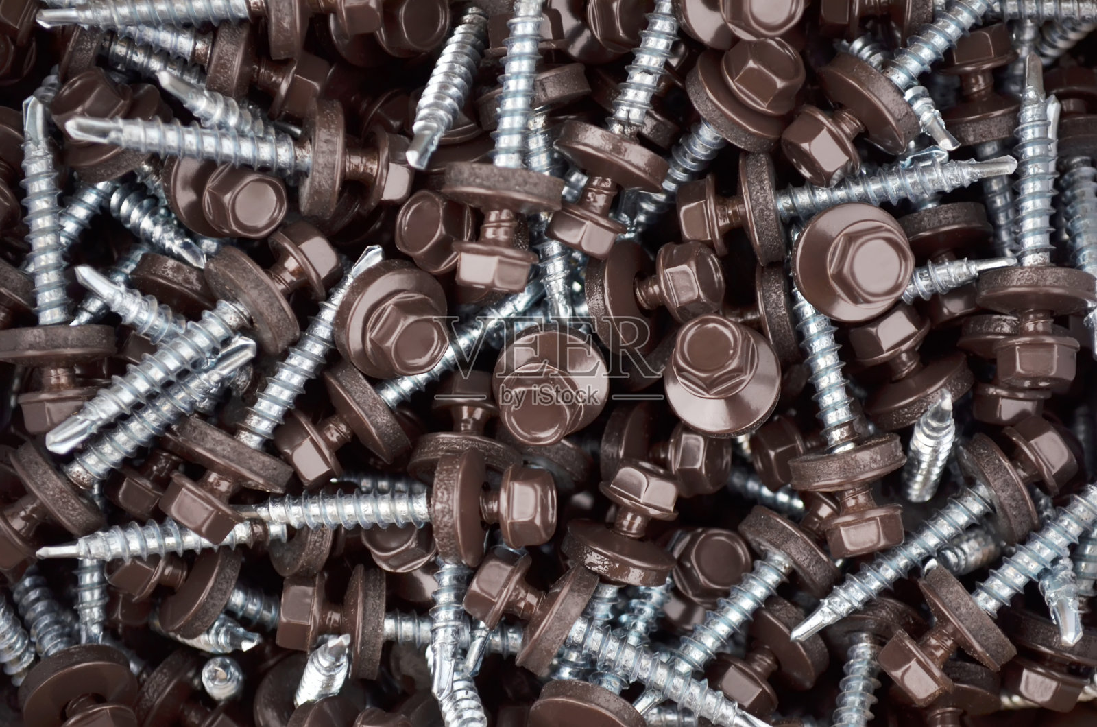 用于安装金属屋顶背景的自攻螺钉照片摄影图片