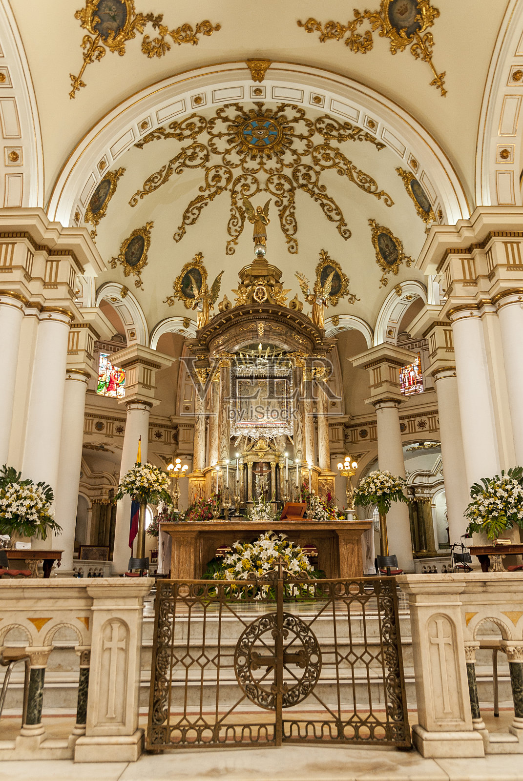 位于哥伦比亚Chiquinquirá的圣母大教堂内部照片摄影图片