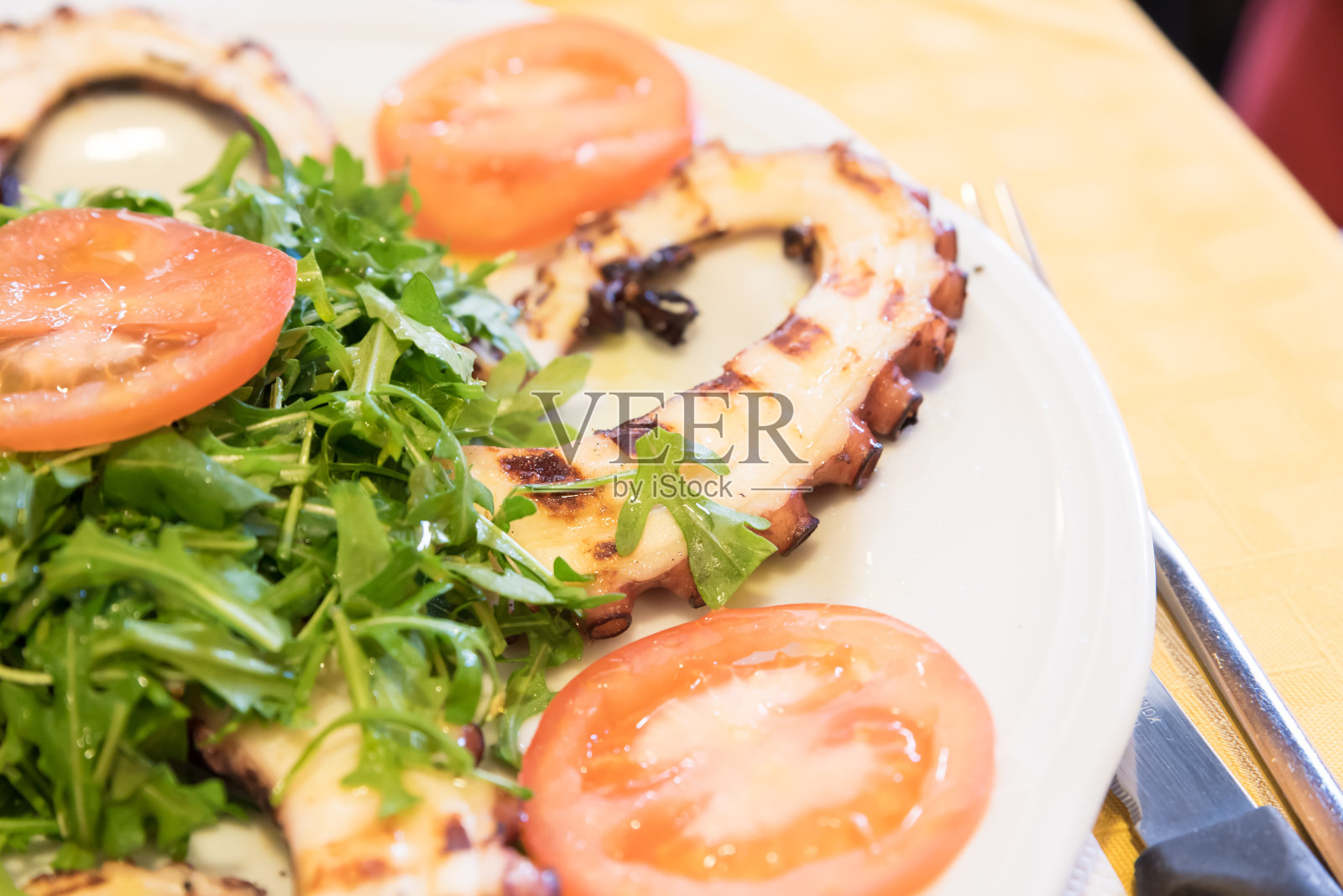 章鱼沙拉加火箭和番茄照片摄影图片