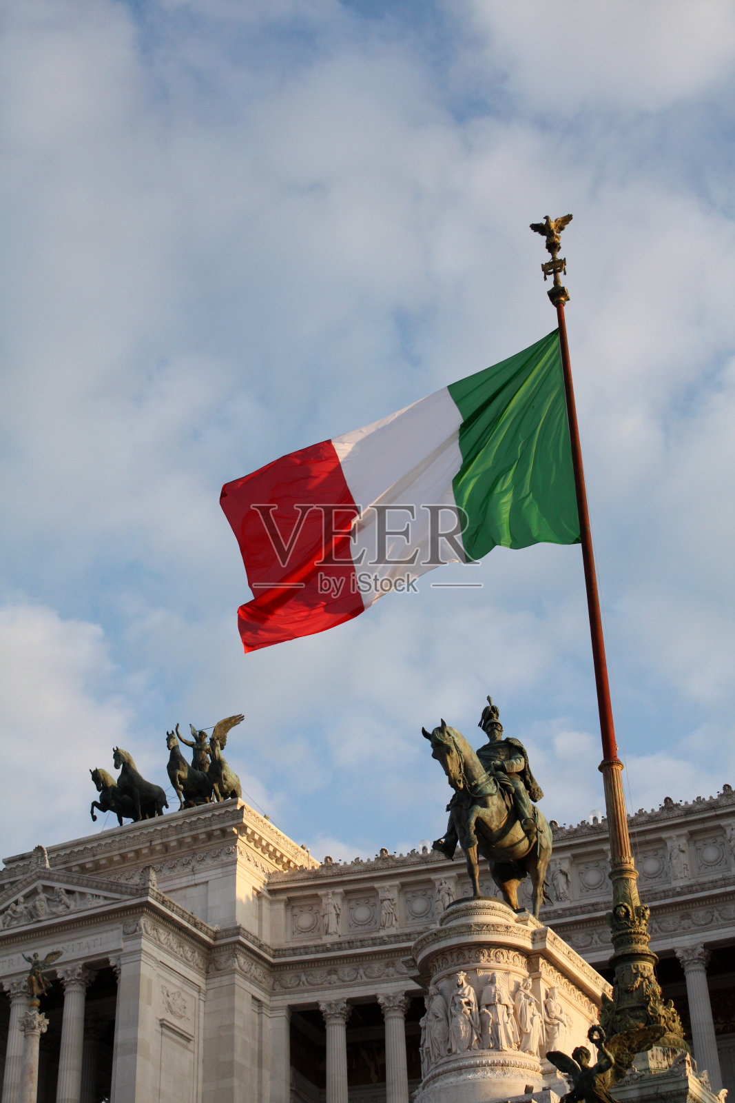 意大利国旗在罗马Vittoriano意大利。照片摄影图片