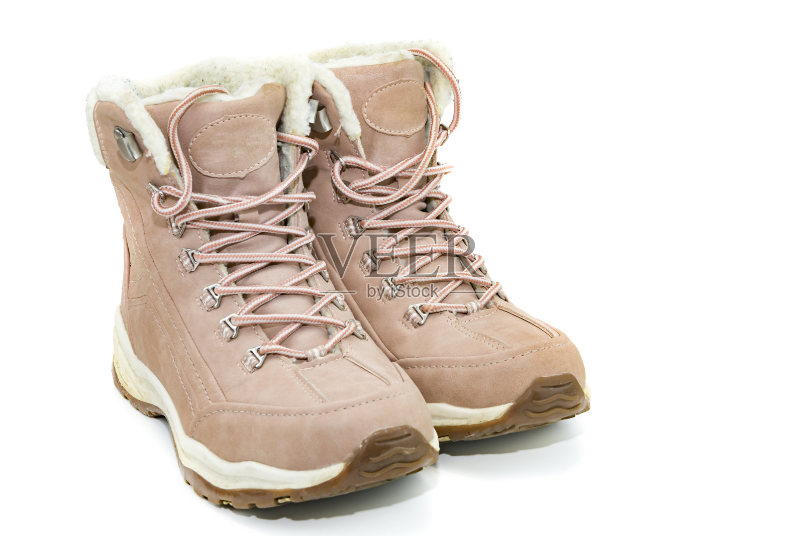 女人的冬季靴子，真正的粉红色皮革与毛皮在一个孤立的背景。冬天的鞋子照片摄影图片